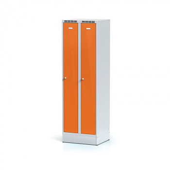 Šatní skříň dvouplášťová, sokl, svařovaná, 2x oranžová dv./korp. šedá, zámek cylindrický