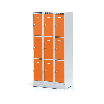 Šatní skříň boxová, sokl, svařovaná,  9x oranžová dv./korp. šedá, zámek cylindrický