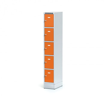 Šatní skříň boxová, sokl, svařovaná,  5x oranžová dv./korp. šedá, zámek cylindrický