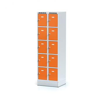 Šatní skříň boxová, sokl, svařovaná, 10x oranžová dv./korp. šedá, zámek otočný