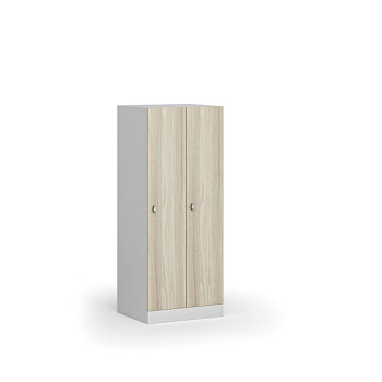 Šatní skříňka snížená, 2 oddíly, 1500 x 600 x 500 mm, otočný zámek, laminované dveře, dub přírodní