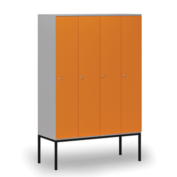 Dřevěná šatní skříňka s podnoží, 4 oddíly, cylindrický zámek, šedá/oranžová