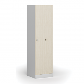 Zúžená kovová šatní skříňka, 2 oddíly, 1850 x 500 x 500 mm, otočný zámek, laminované dveře, bříza