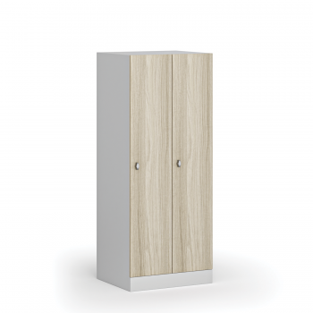 Snížená šatní skříňka, 2 oddíly, 1500 x 600 x 500 mm, otočný zámek, laminované dveře, dub přírodní